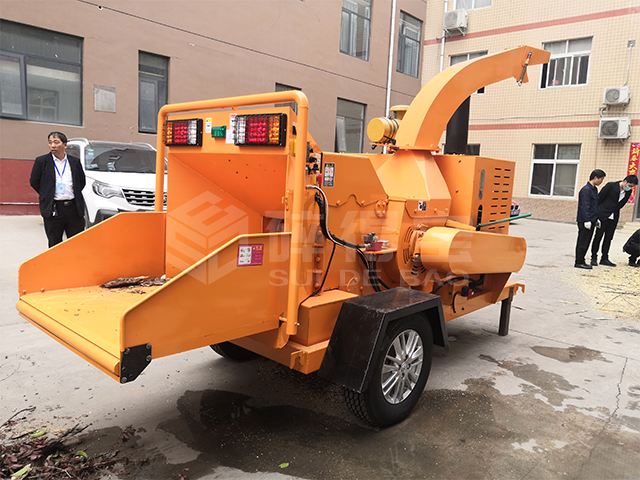 樹枝粉碎機(jī)使廢舊樹枝的加工變得更加方便