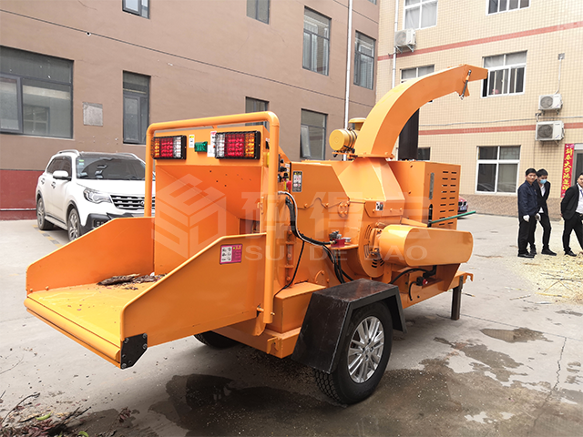 樹枝粉碎機(jī)成為了處理這些綠化